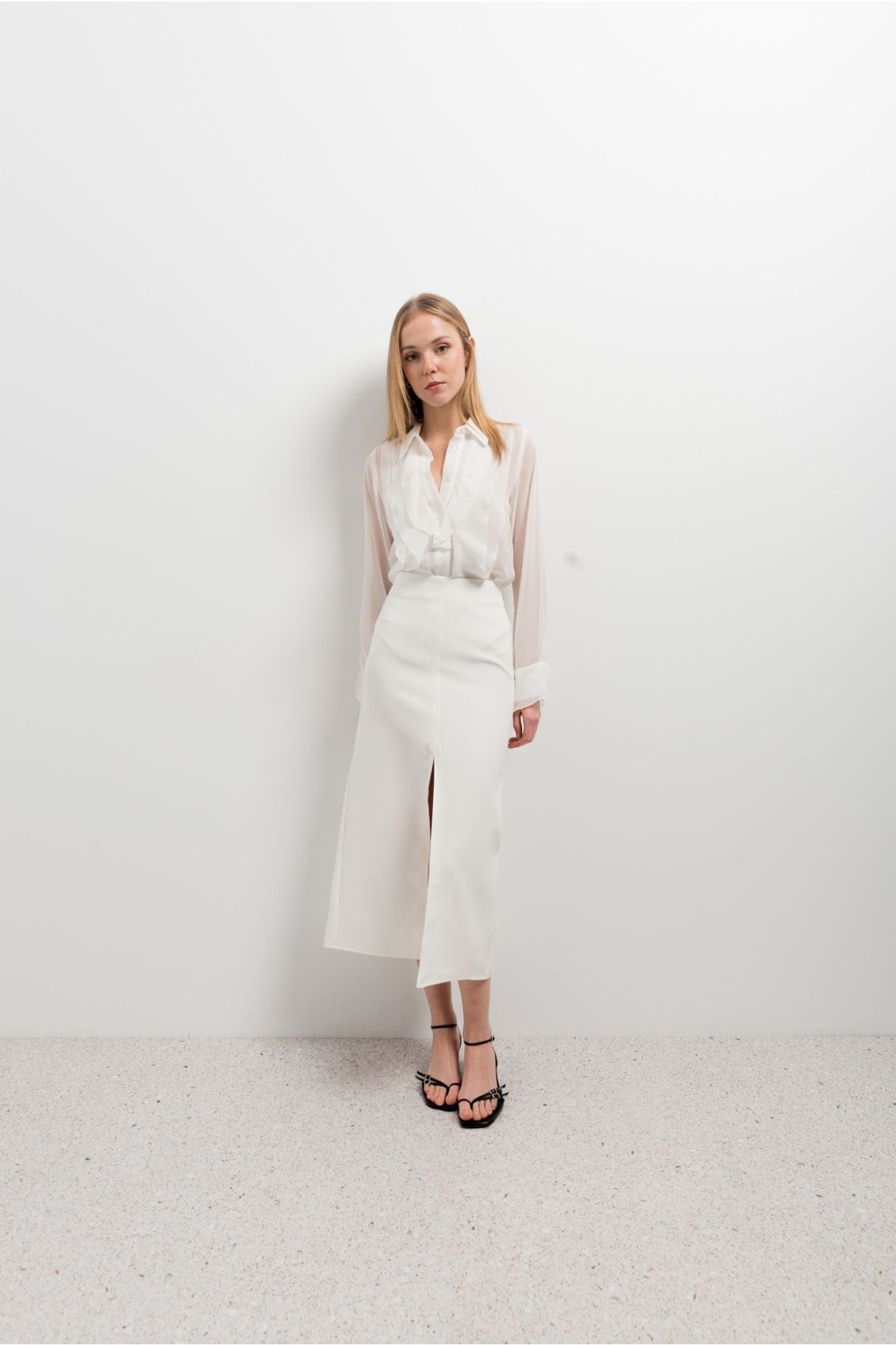 Gonna longuette in tessuto tecnico con spacco davanti e dietro