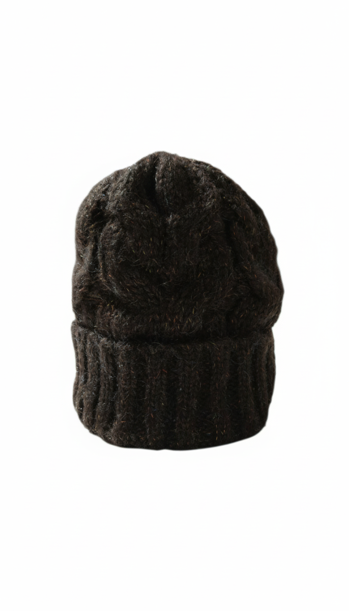 Cappello in maglia con fili colorati