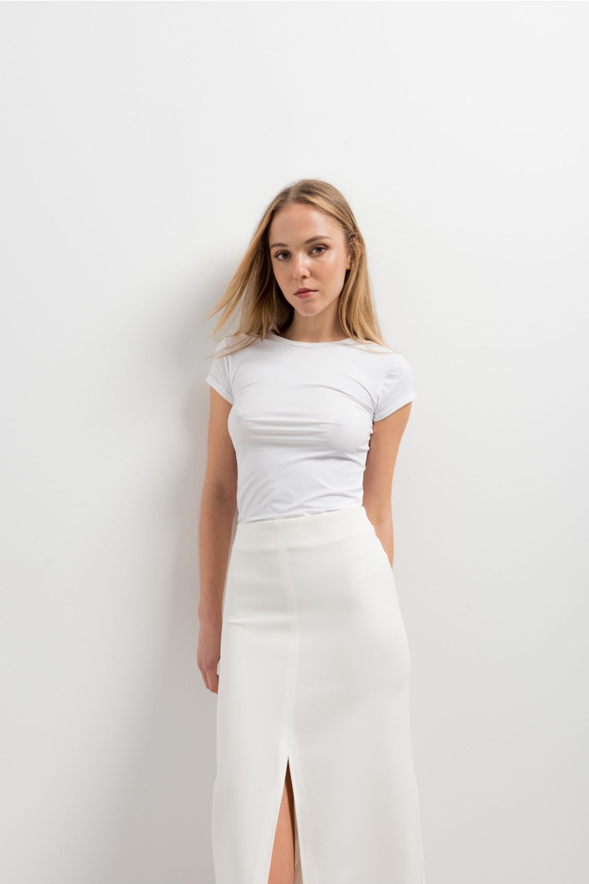 Gonna longuette in tessuto tecnico con spacco davanti e dietro