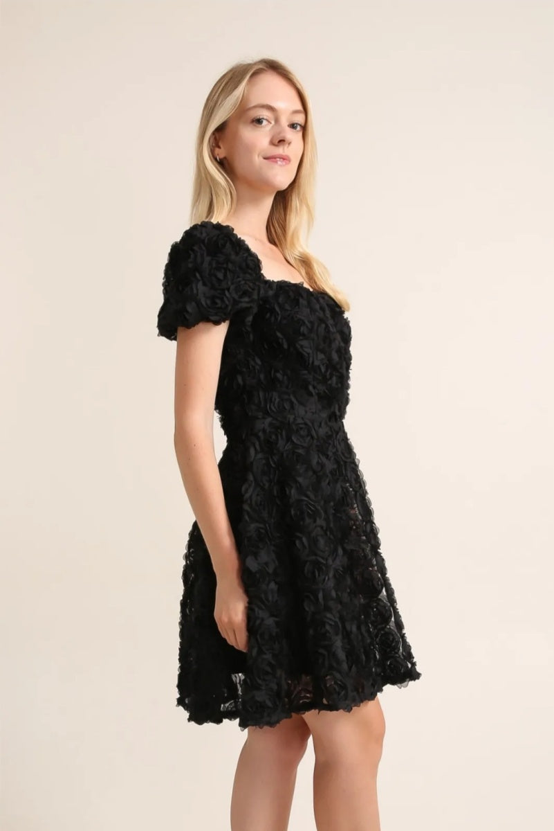 Abito svasato con rose in 3 D