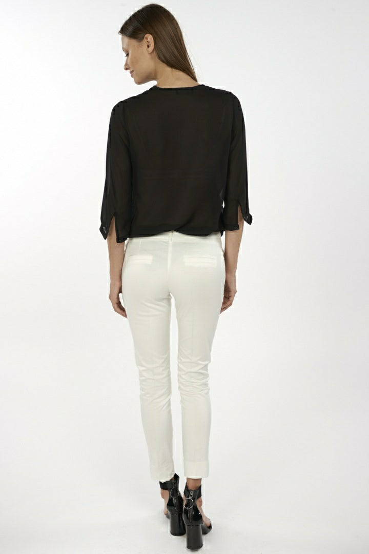 Blusa nera con buco a incrocio