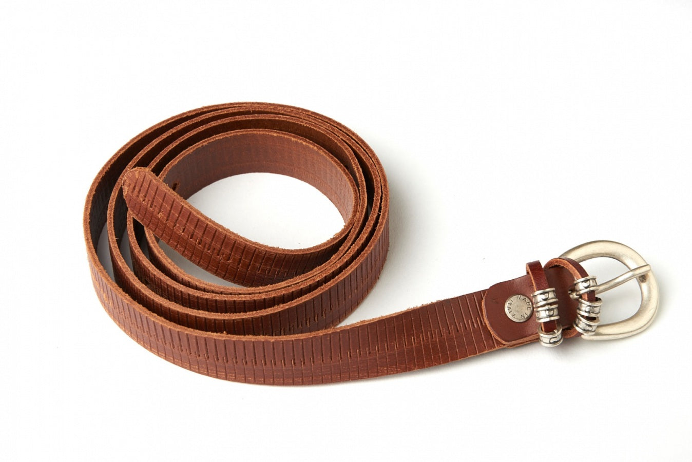 Cintura in pelle lavorata con cuoricini