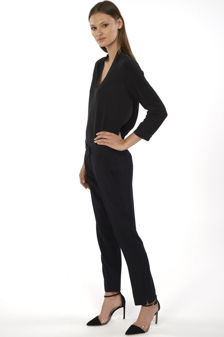 Pantalone blu in cady con tasche laterali