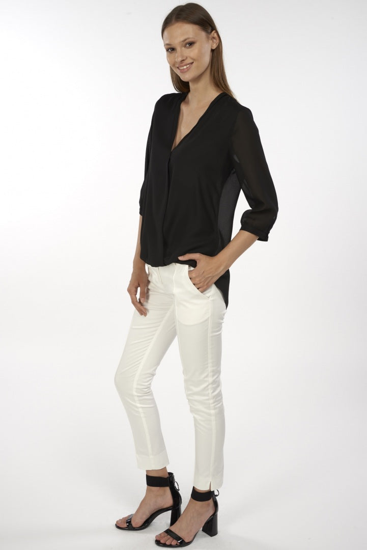 Blusa nera con buco a incrocio