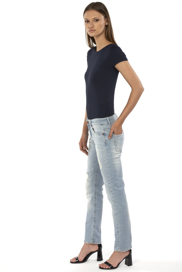 Maglietta blu con scollo a girocollo