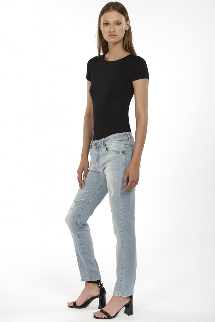 Maglietta nera con scollo a girocollo