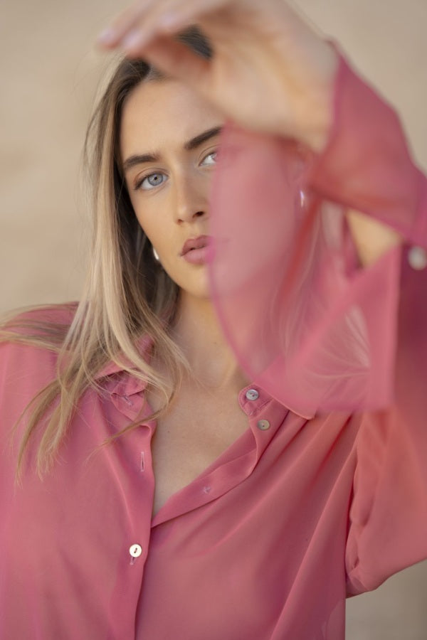 Camicia con voile alle maniche