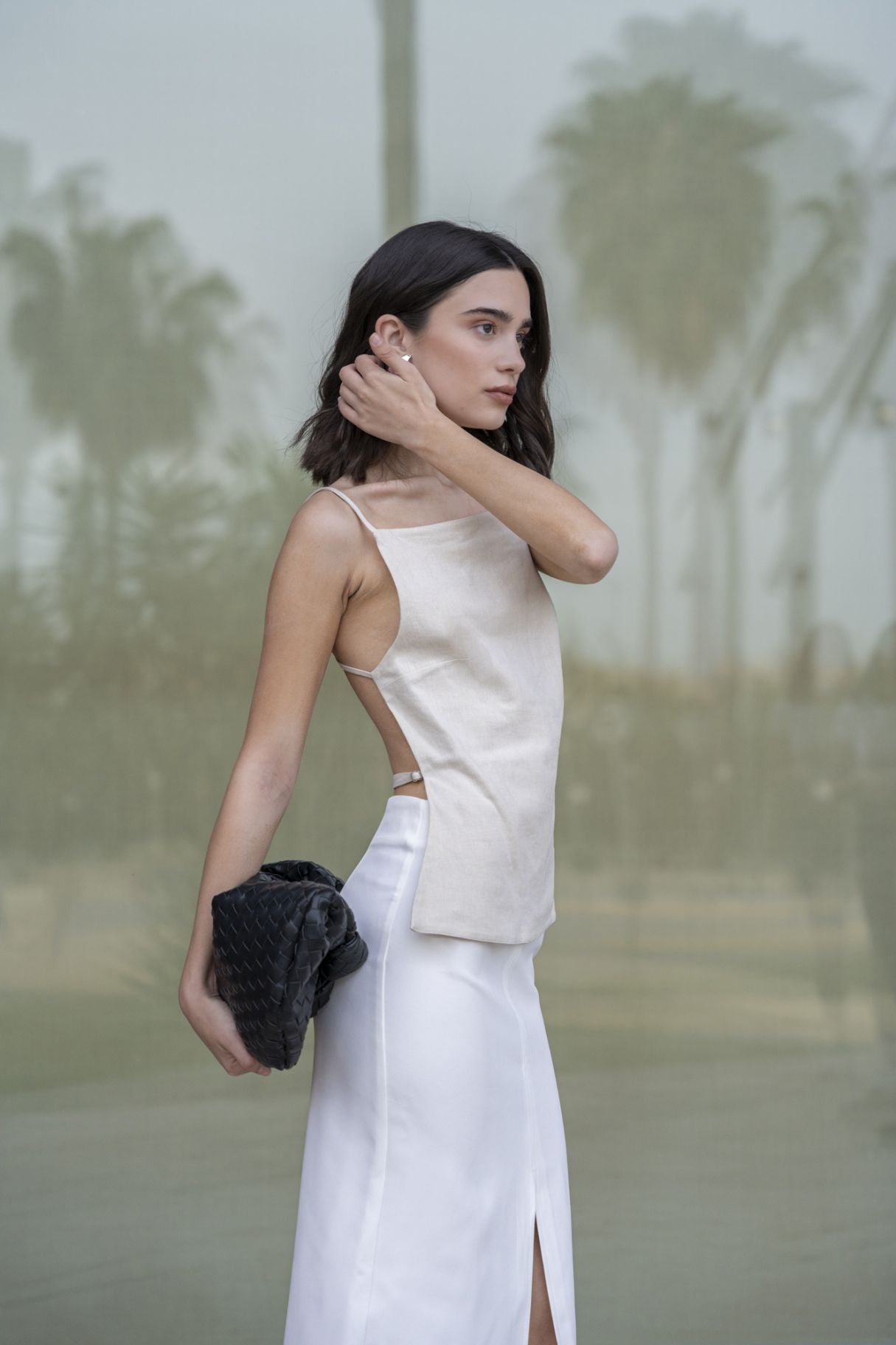 Gonna longuette in tessuto tecnico con spacco davanti e dietro