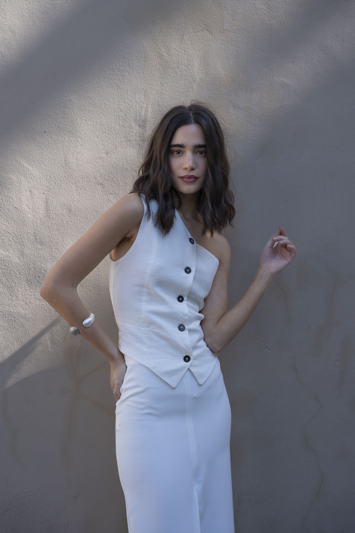 Gonna longuette in tessuto tecnico con spacco davanti e dietro